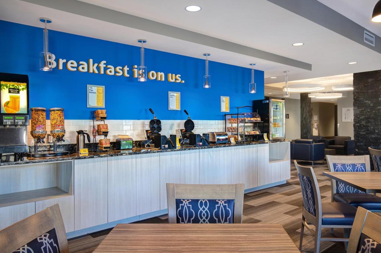 Days Inn & Suites By Wyndham Warman Zewnętrze zdjęcie