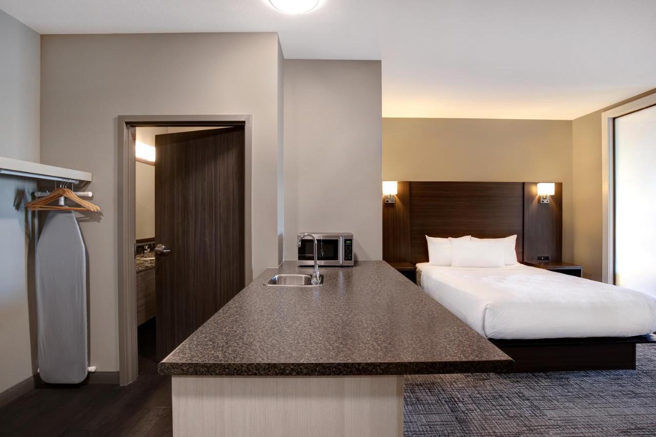 Days Inn & Suites By Wyndham Warman Zewnętrze zdjęcie