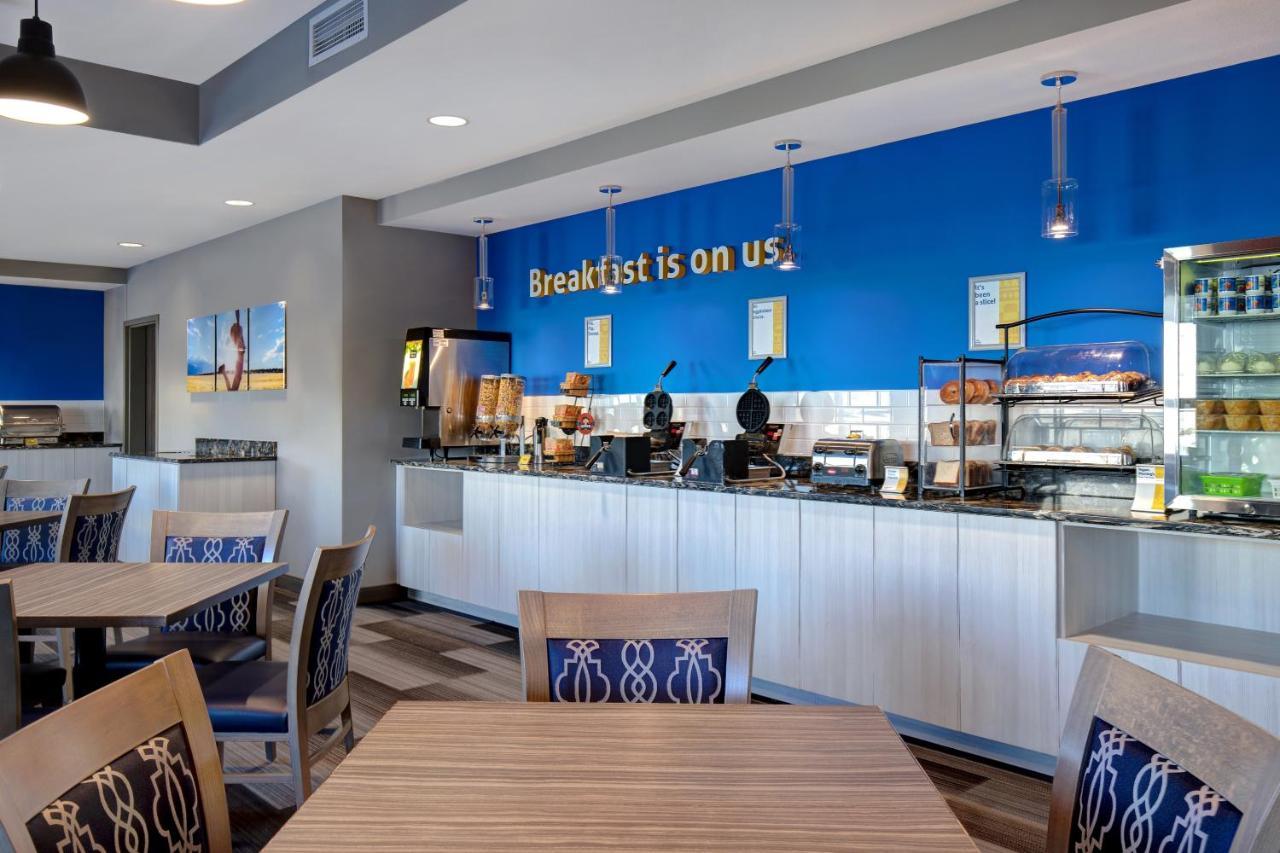 Days Inn & Suites By Wyndham Warman Zewnętrze zdjęcie