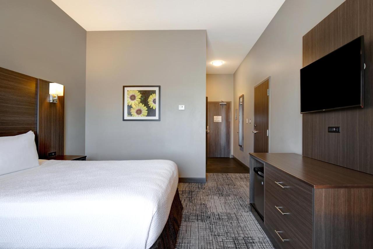 Days Inn & Suites By Wyndham Warman Zewnętrze zdjęcie