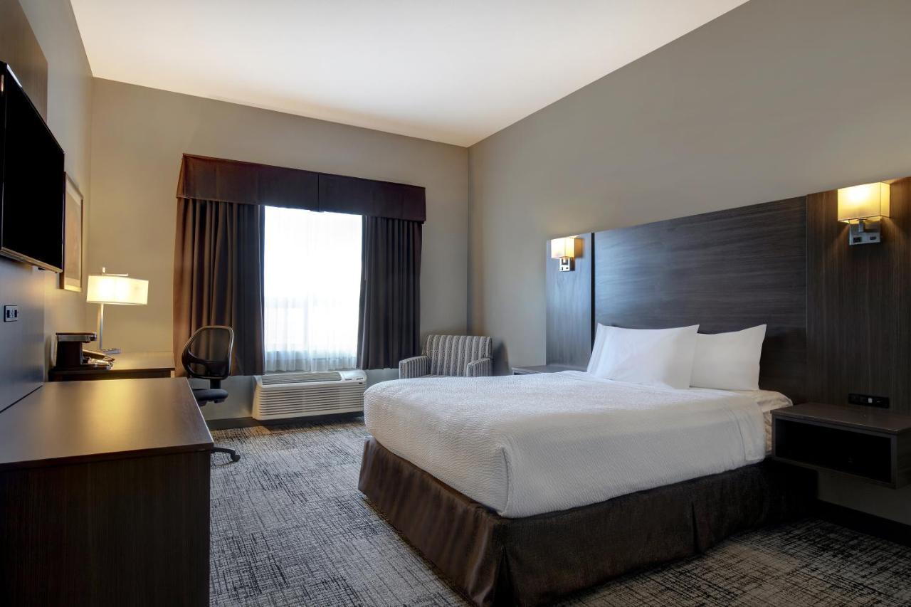 Days Inn & Suites By Wyndham Warman Zewnętrze zdjęcie