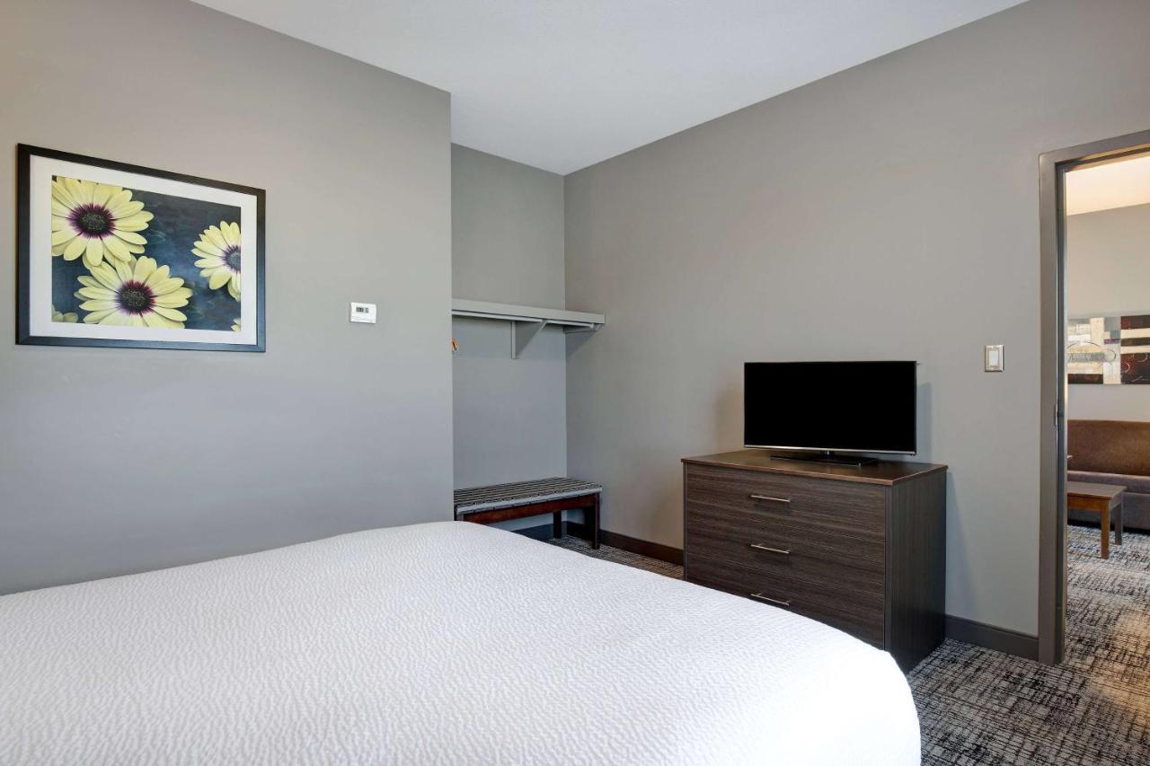 Days Inn & Suites By Wyndham Warman Zewnętrze zdjęcie