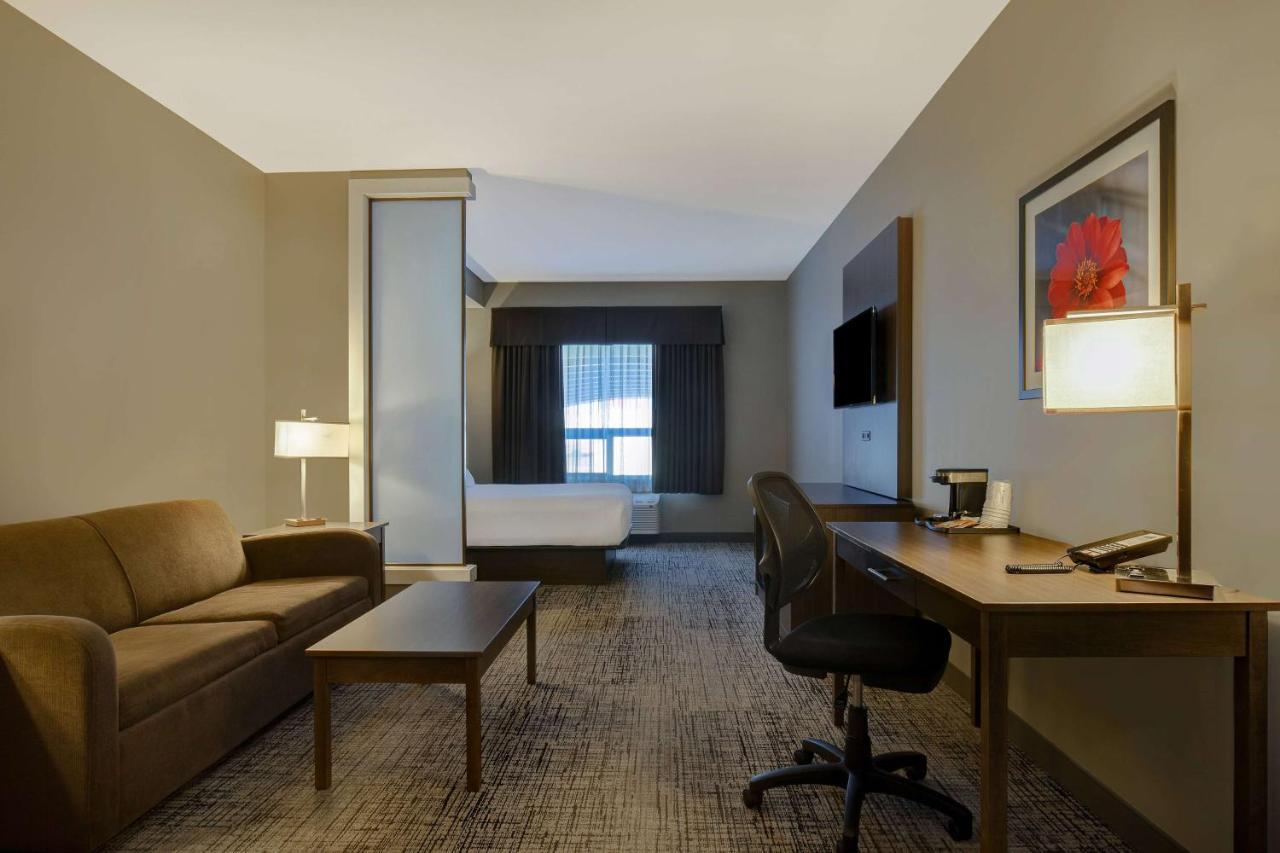 Days Inn & Suites By Wyndham Warman Zewnętrze zdjęcie