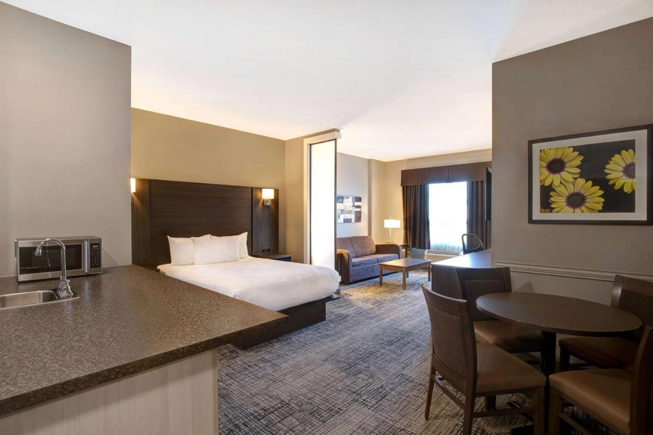 Days Inn & Suites By Wyndham Warman Zewnętrze zdjęcie