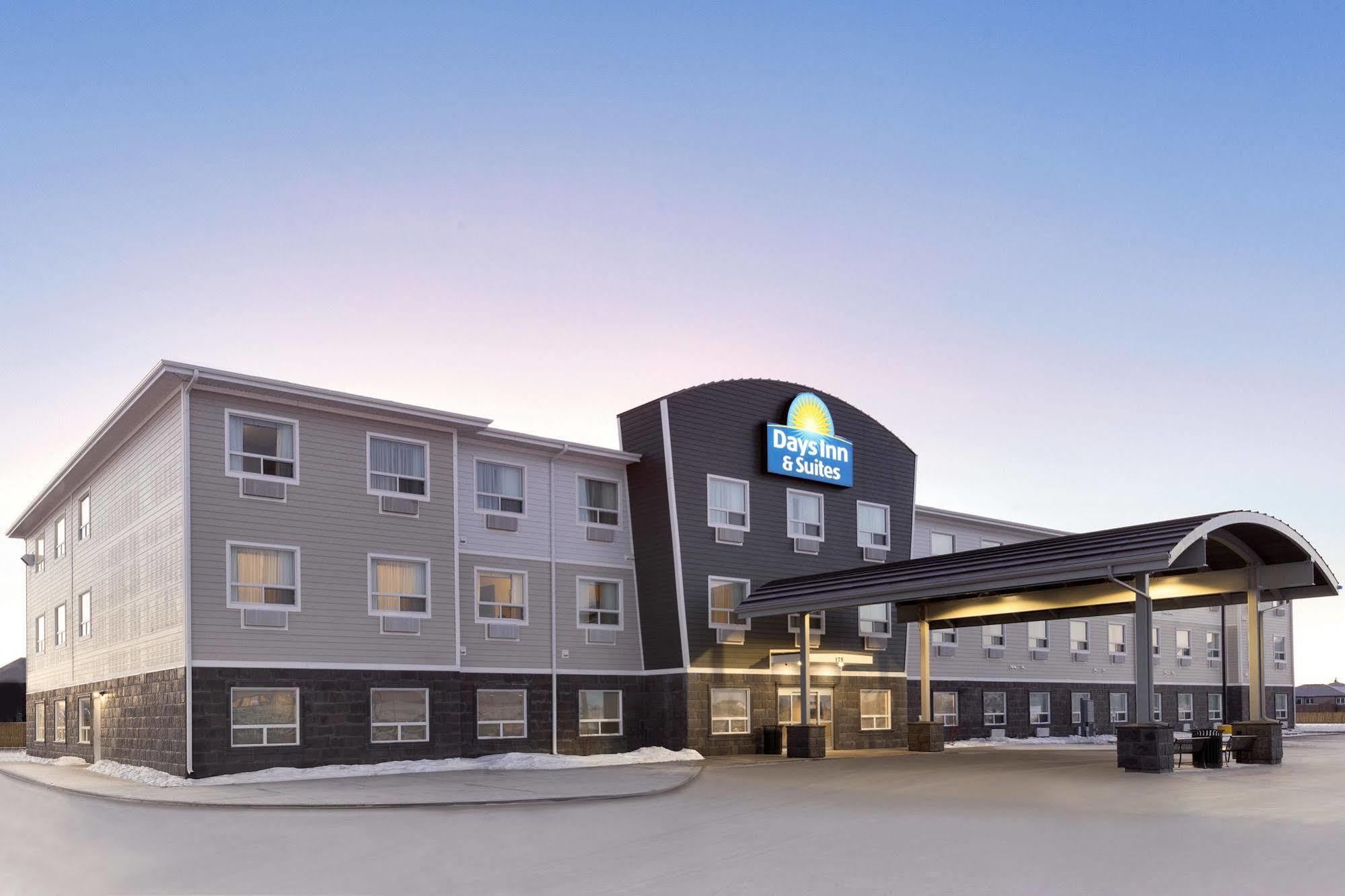 Days Inn & Suites By Wyndham Warman Zewnętrze zdjęcie