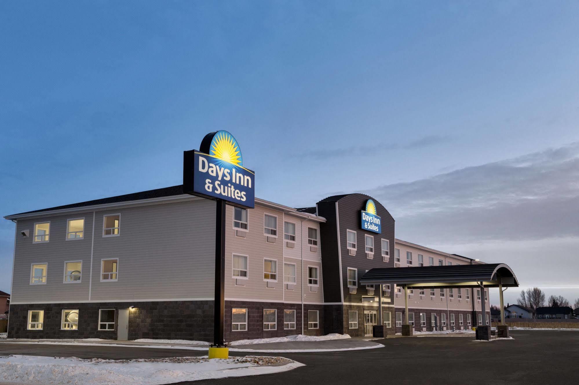 Days Inn & Suites By Wyndham Warman Zewnętrze zdjęcie