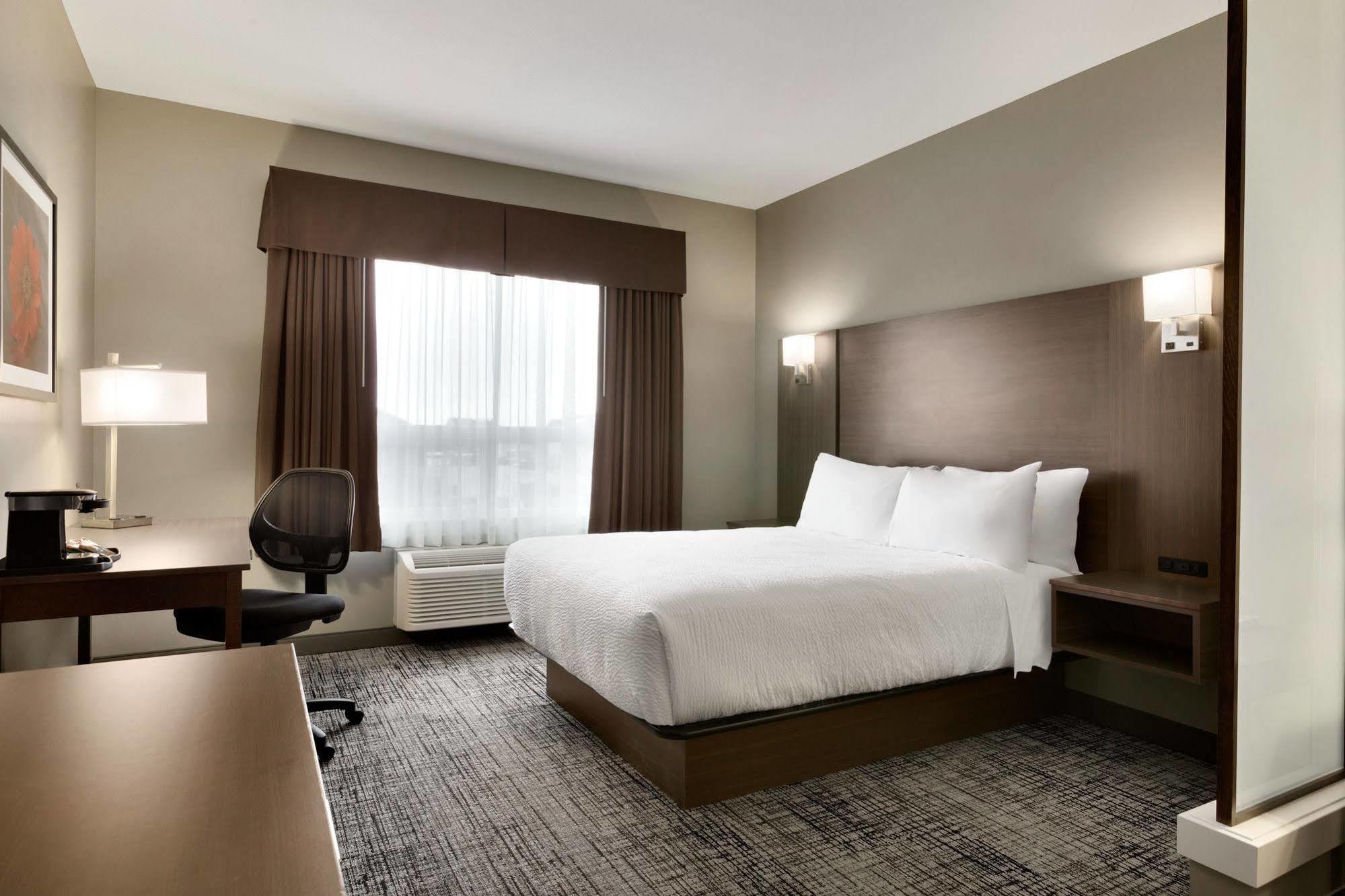 Days Inn & Suites By Wyndham Warman Zewnętrze zdjęcie