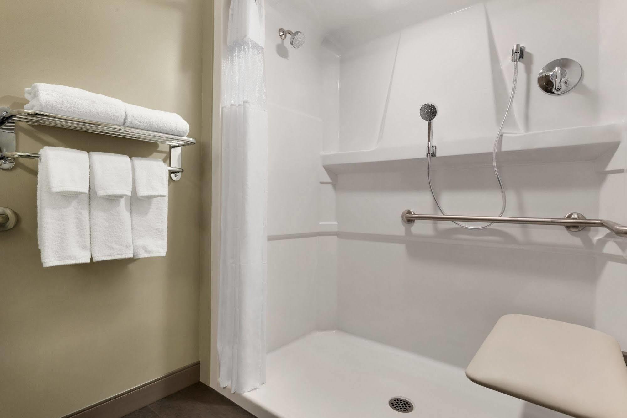 Days Inn & Suites By Wyndham Warman Zewnętrze zdjęcie